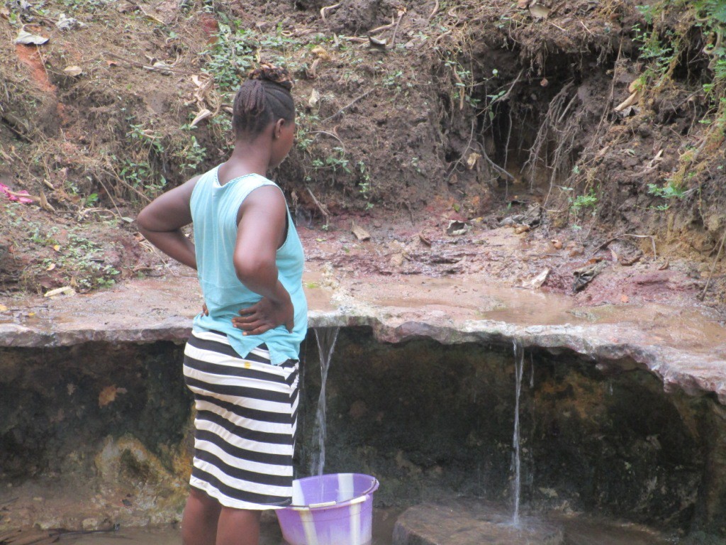 The Water Project : 2-sierraleone5104-fetching-water