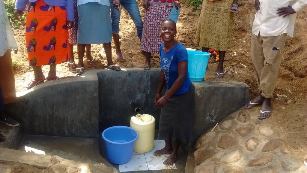 The Water Project : 16-kenya4718-clean-water