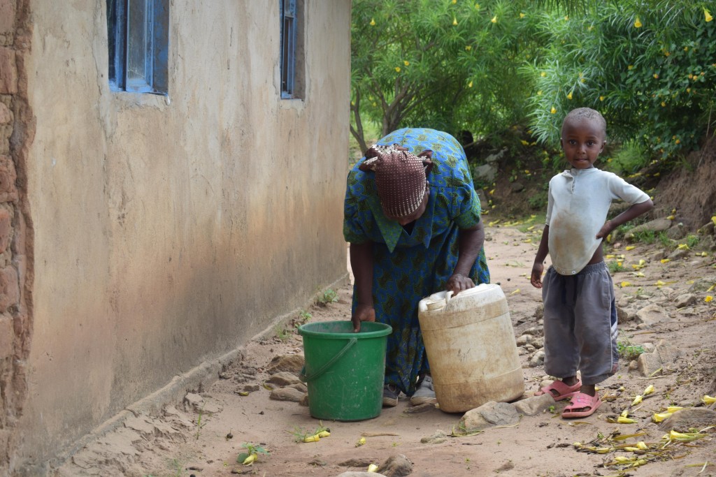 The Water Project : 13-kenya4761-household-1-water-containers