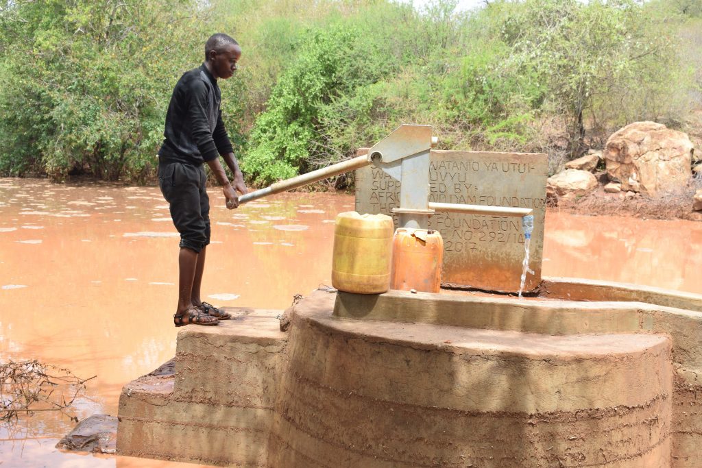 The Water Project : 1-kenya4779-water-flowing