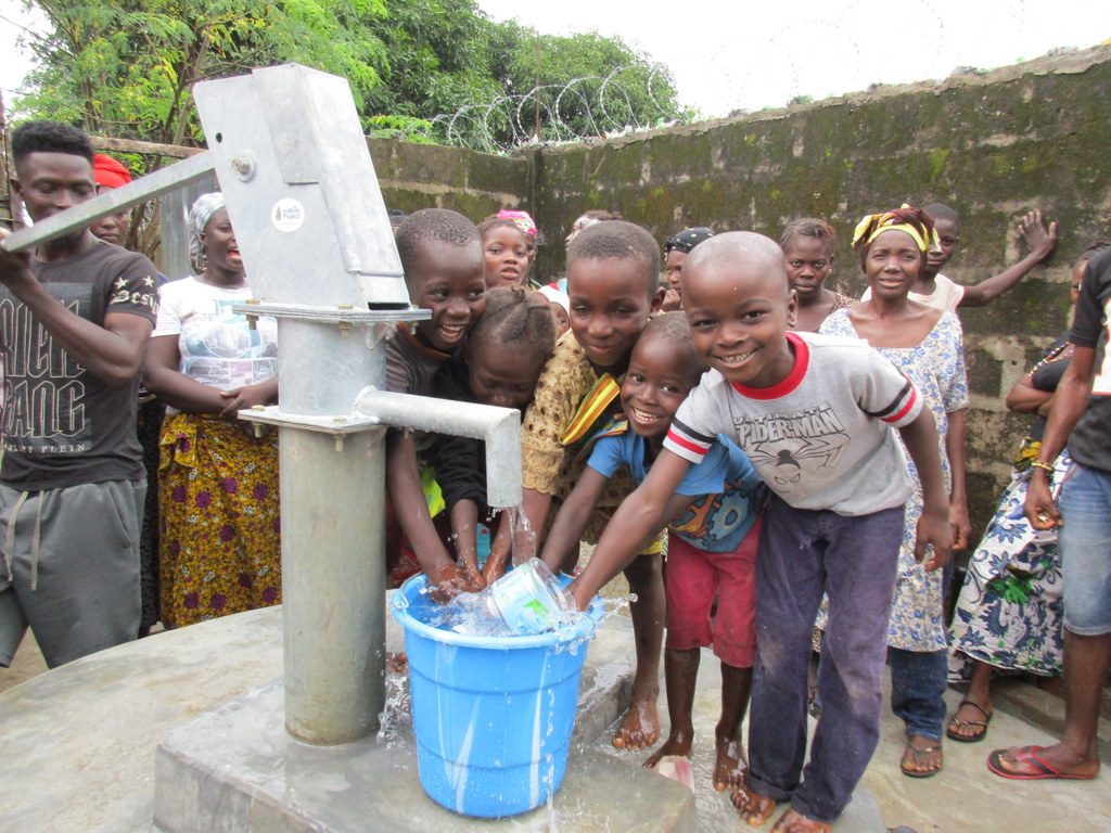 The Water Project : 29-sierraleone5125-clean-water