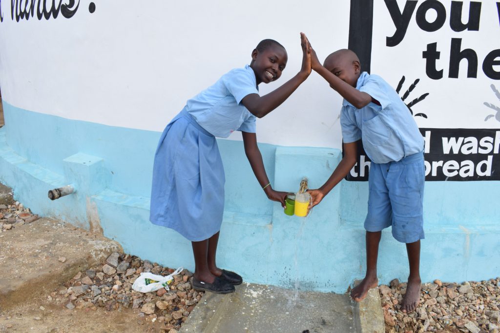 The Water Project : 34-kenya4798-clean-water