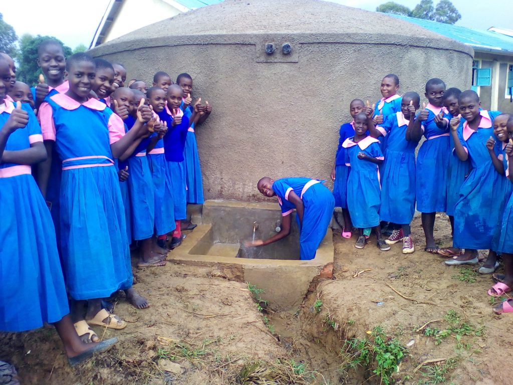 The Water Project : 25-kenya4695-clean-water