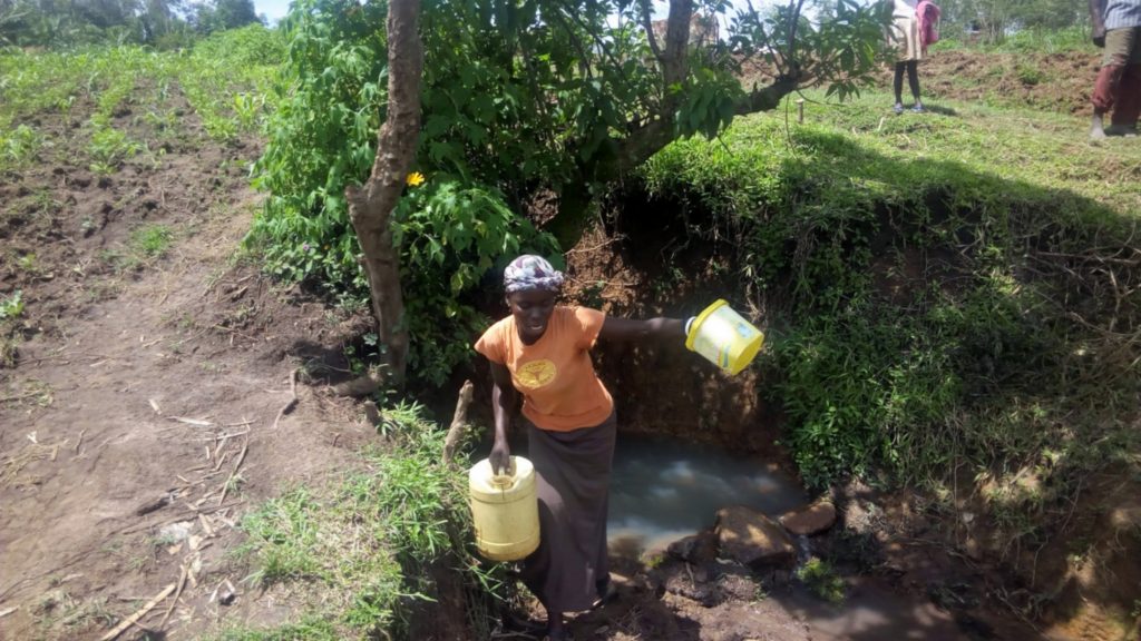 The Water Project : 3-kenya18114-carrying-water