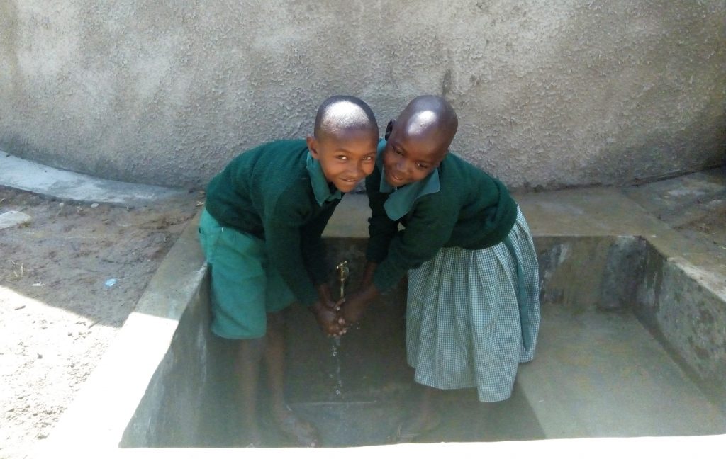 The Water Project : 25-kenya18005-clean-water