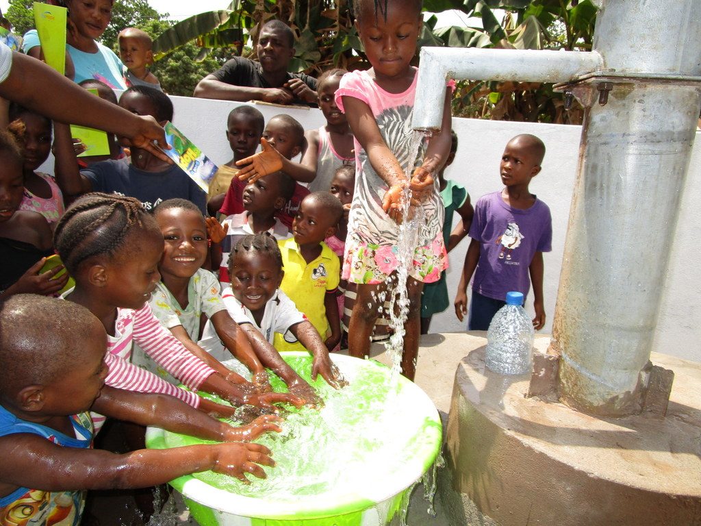 The Water Project : sierraleone18275-clean-water
