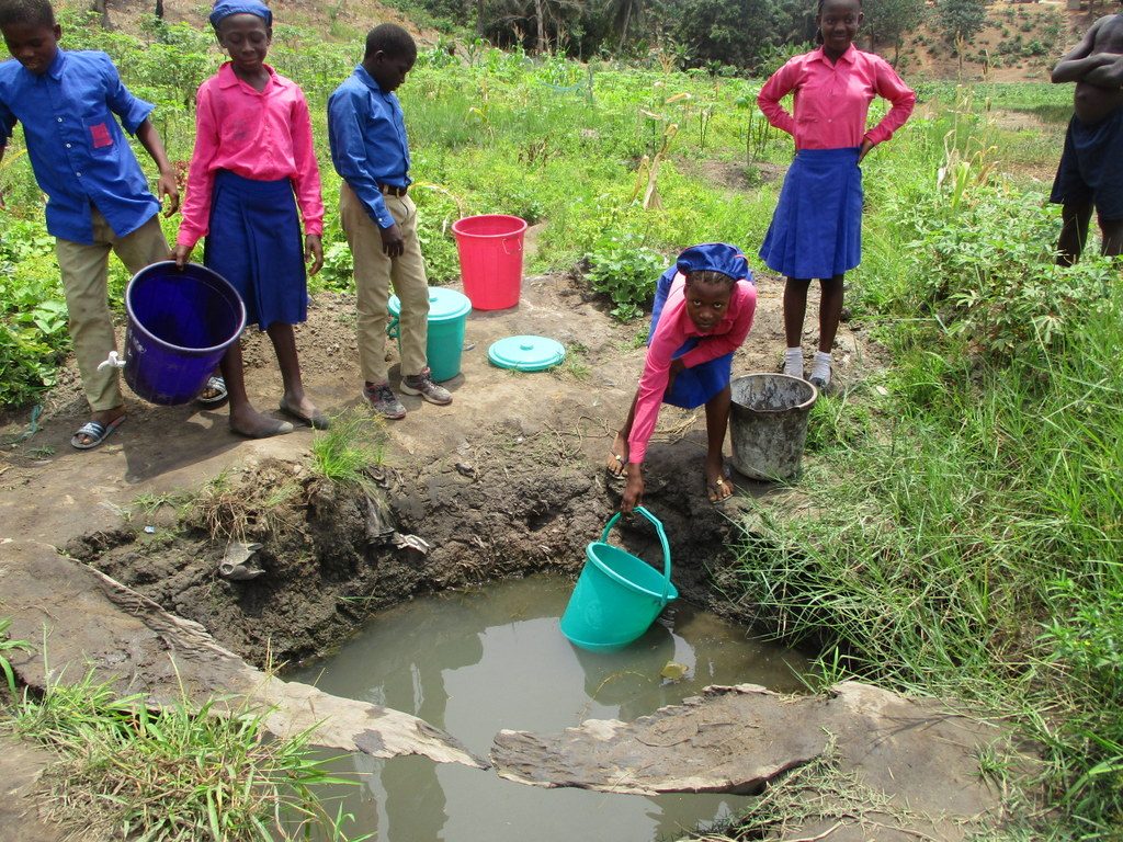 The Water Project : 8-sierraleone18263-students-fetching-water