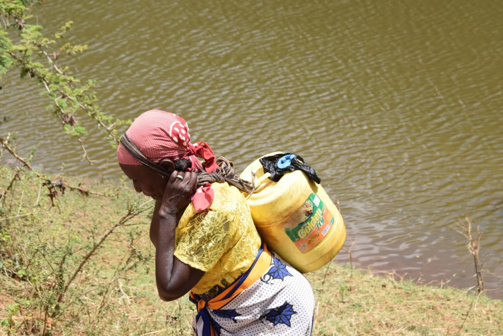 The Water Project : kenya18216-carrying-water