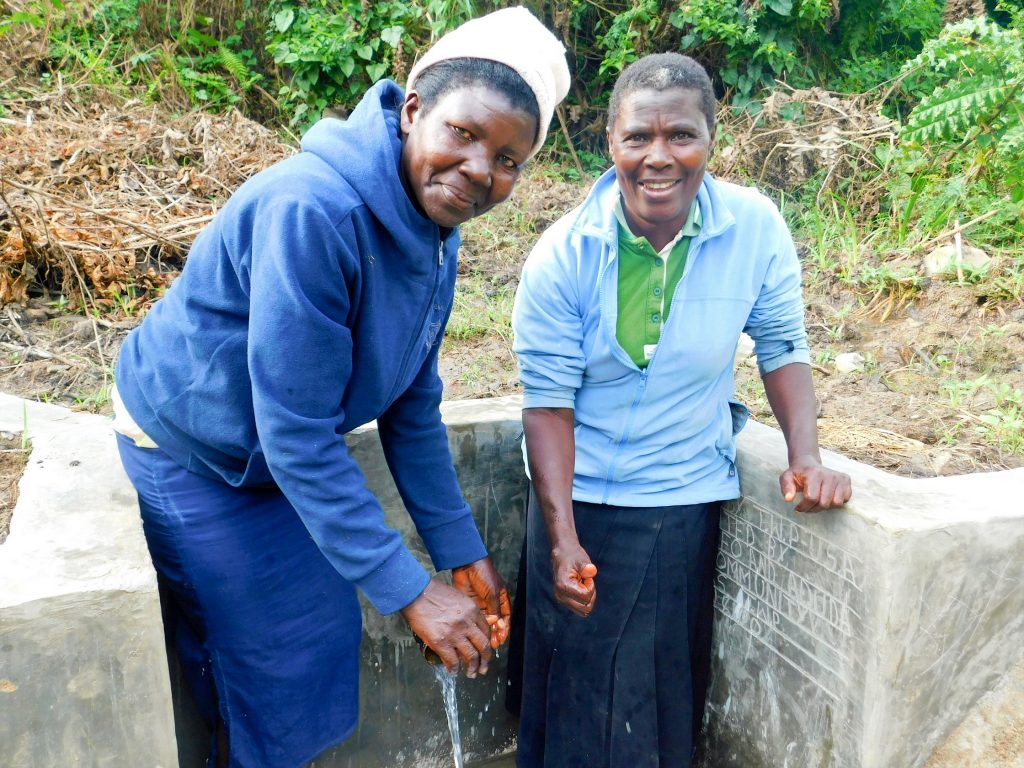 The Water Project : 21-kenya18100-clean-water
