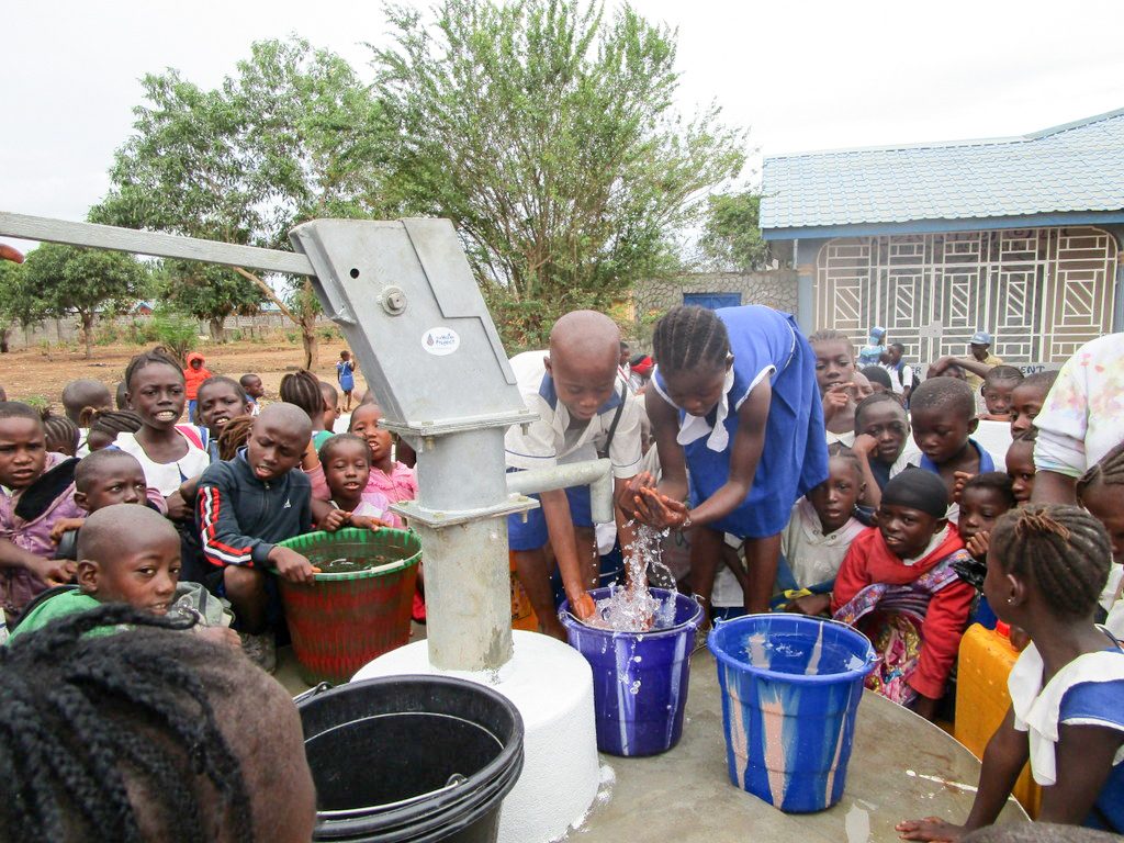 The Water Project : 25-sierraleone18278-clean-water