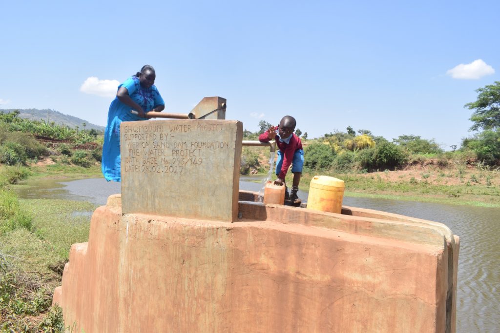 The Water Project : kenya4760-reliable-water