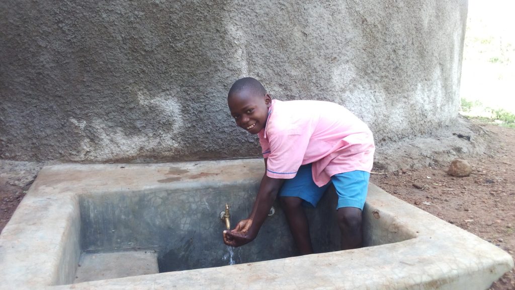 The Water Project : kenya4672-smiles-for-reliable-water