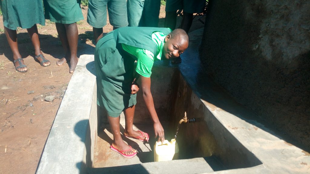 The Water Project : kenya4692-student-fetches-water-at-the-tank