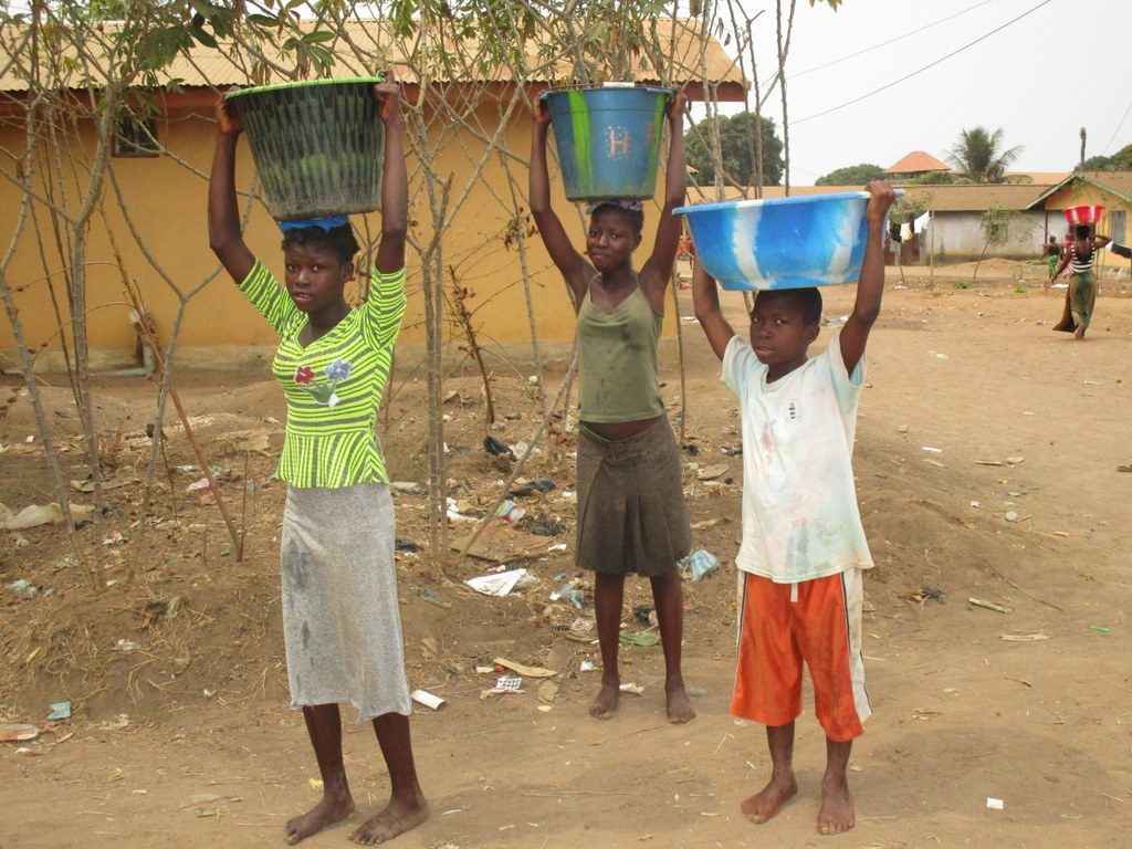 The Water Project : sierraleone19279-carrying-water
