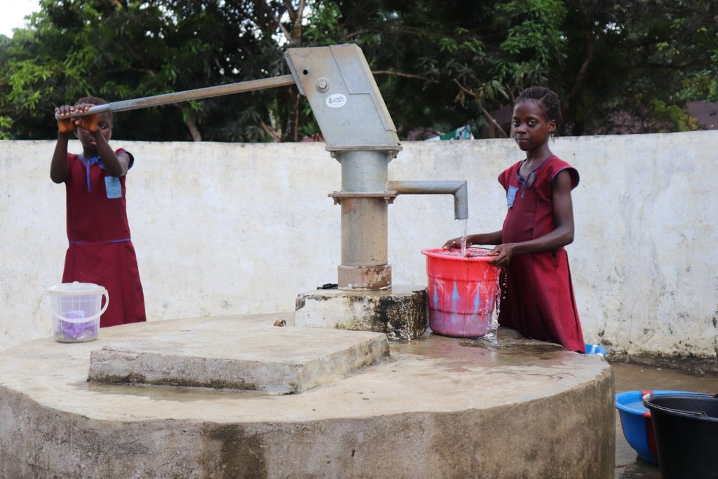 The Water Project : sierraleone18281-students-fetching-water