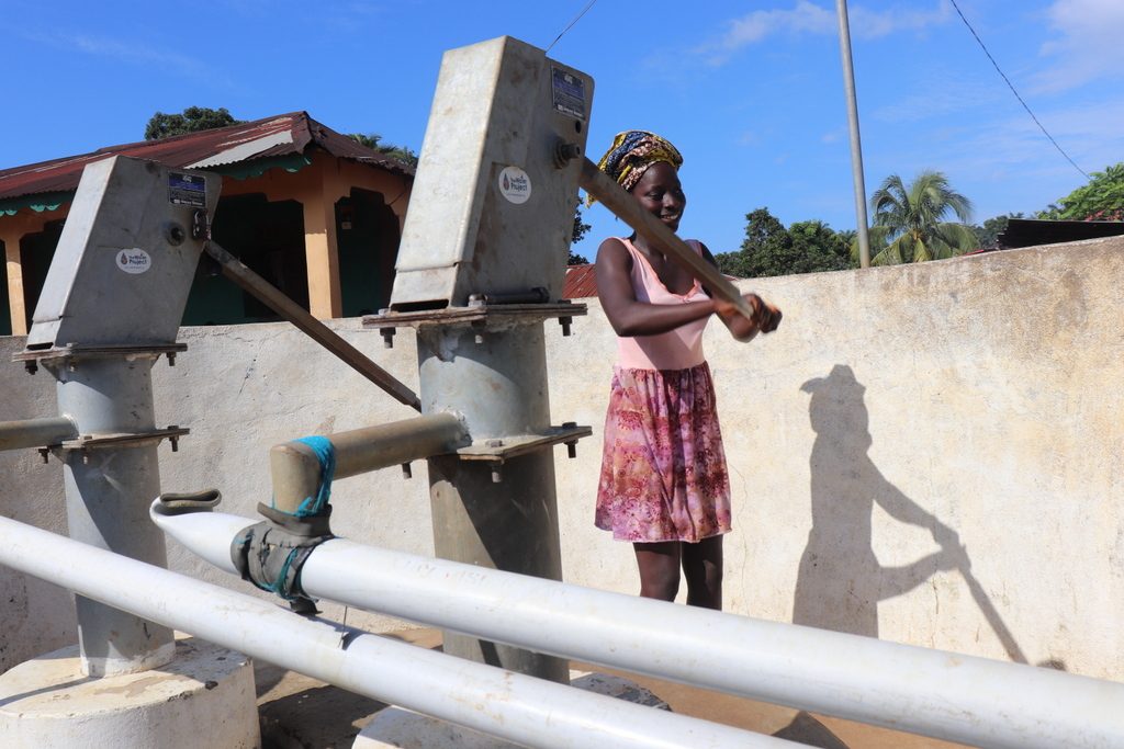 The Water Project : sierraleone18283-community-member-using-water-source