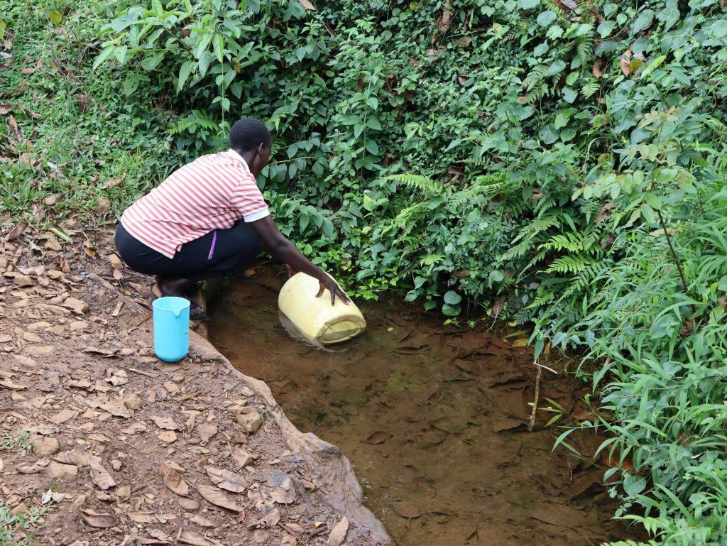 The Water Project : 28-kenya20167-nillah-imbusi-collects-water-2