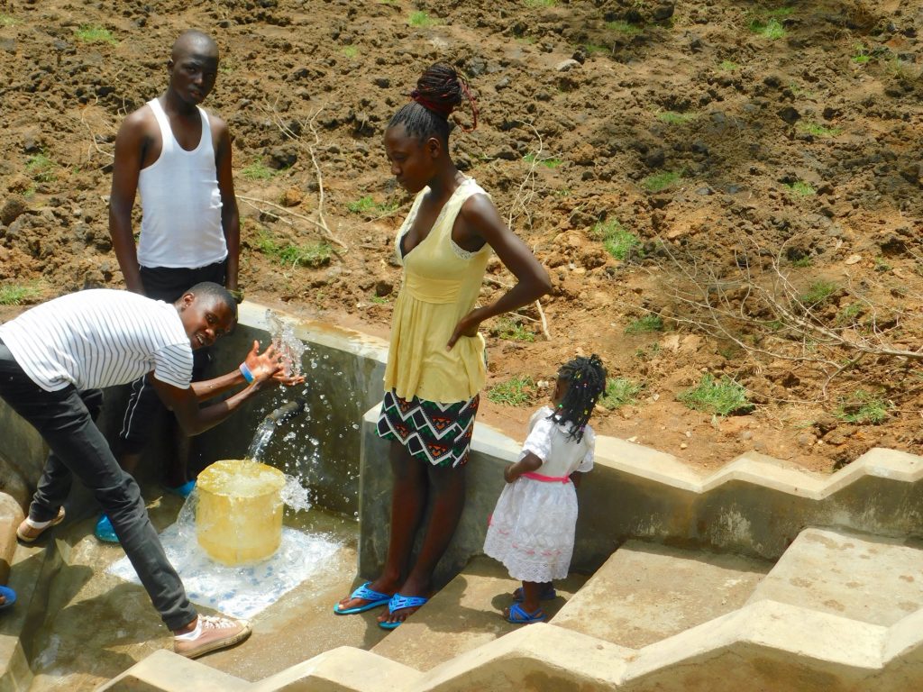 The Water Project : 55-kenya19160-splash