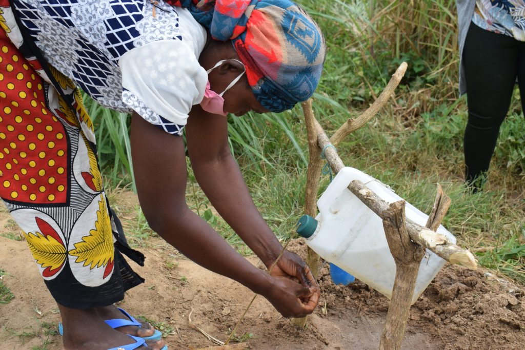 The Water Project : covid19-kenya18174-handwashing-2