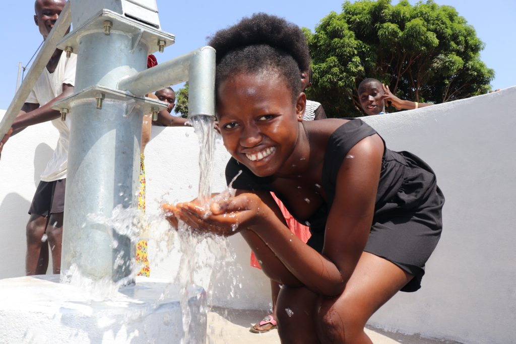 The Water Project : sierraleone20410-smiles-for-reliable-water