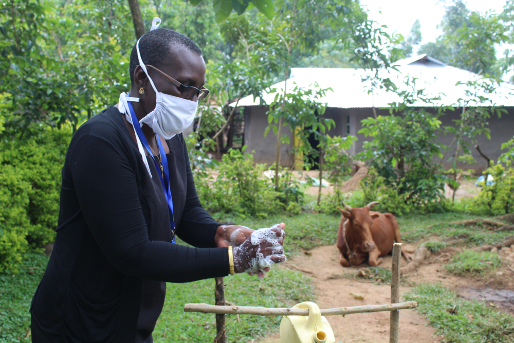 The Water Project : covid19-kenya-18085-handwashing-training