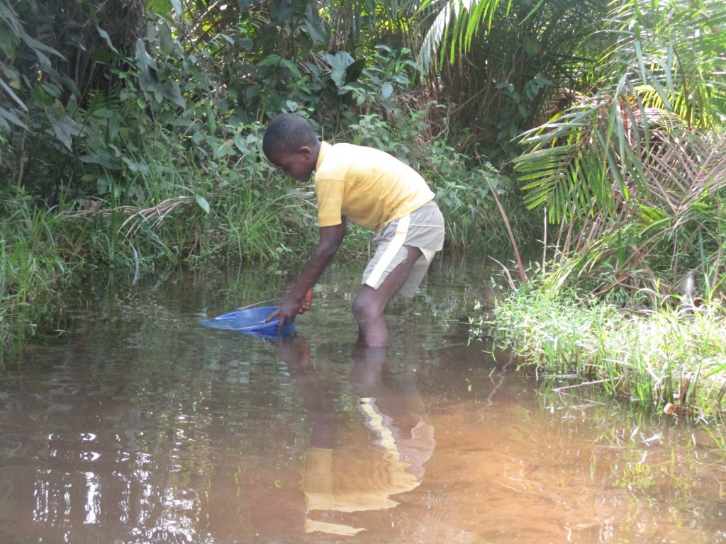 The Water Project : sierraleone20434-collecting-water-1