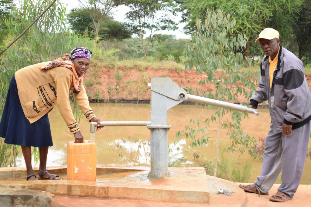 The Water Project : kenya20305-fetching-water-a-the-new-well