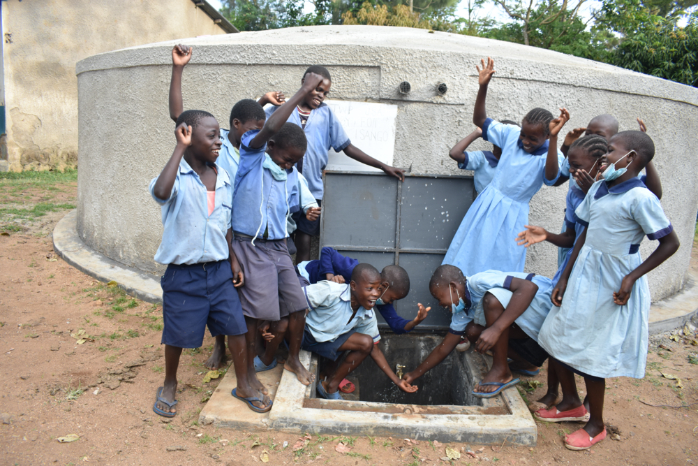 The Water Project : kenya20009-children-celebrating