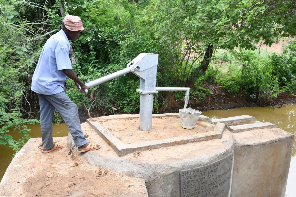 The Water Project : kenya21403-pumping-the-well