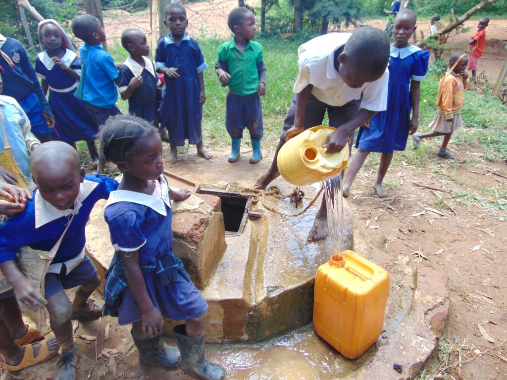 The Water Project : 18-kenya20133-students-fetching-water-from-the-unlined-well-6-2
