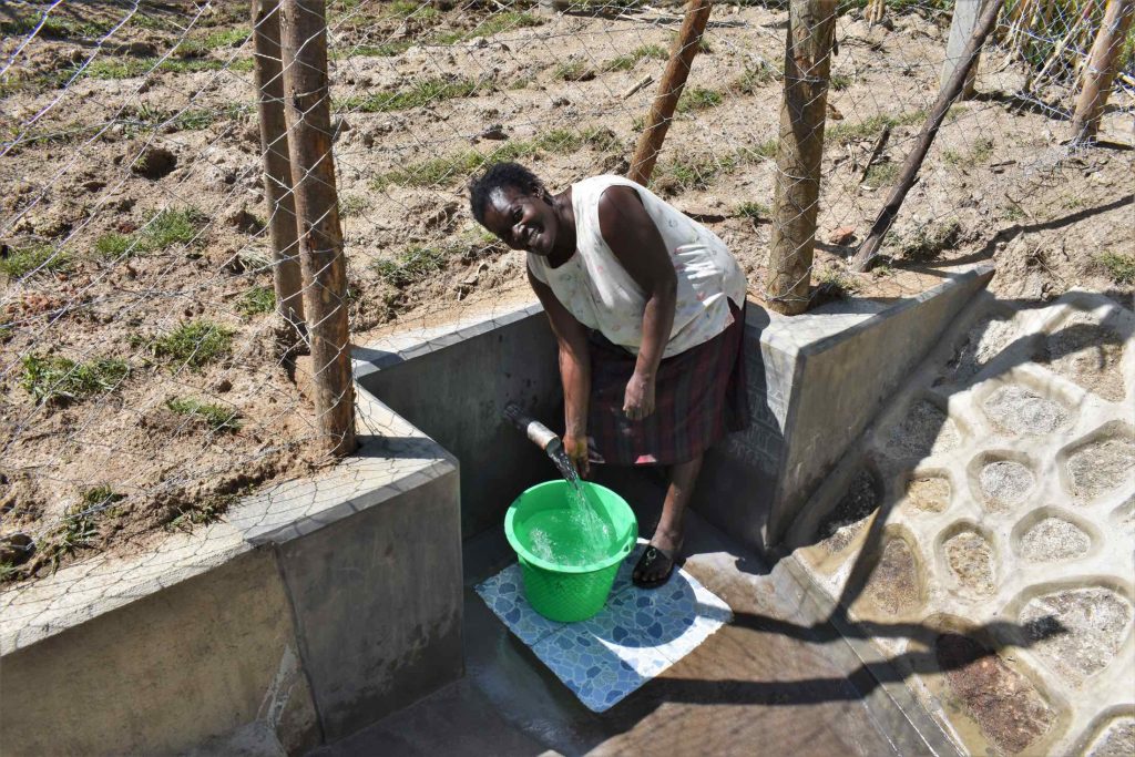 The Water Project : kenya21046-miriam-collecting-clean-water-2