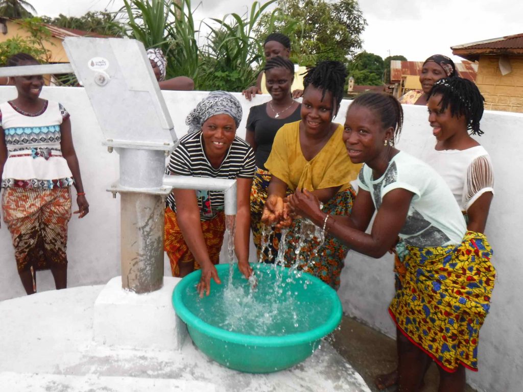 The Water Project : mhsierraleone21563-0-community-women