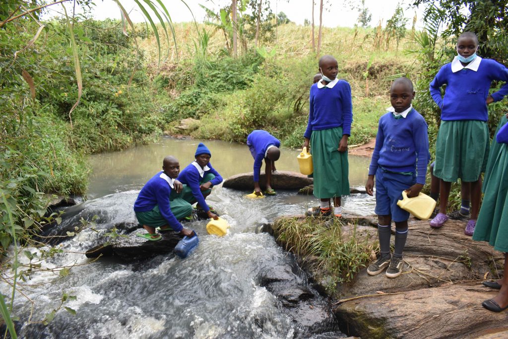 The Water Project : kenya22205-pupils-fetching-water-1