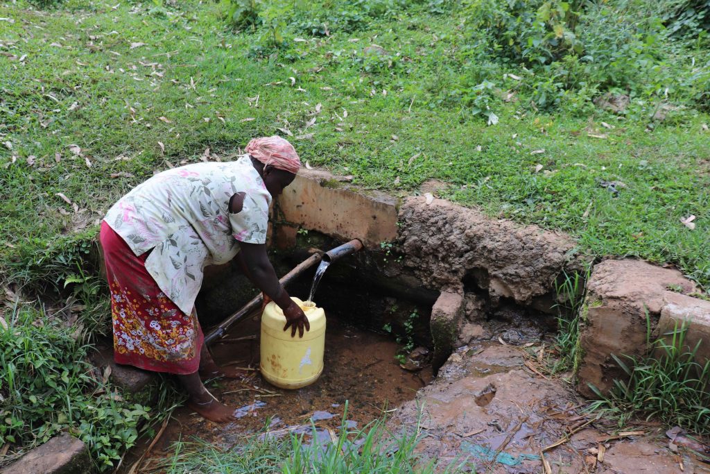 The Water Project : kenya22069-fetching-water-2