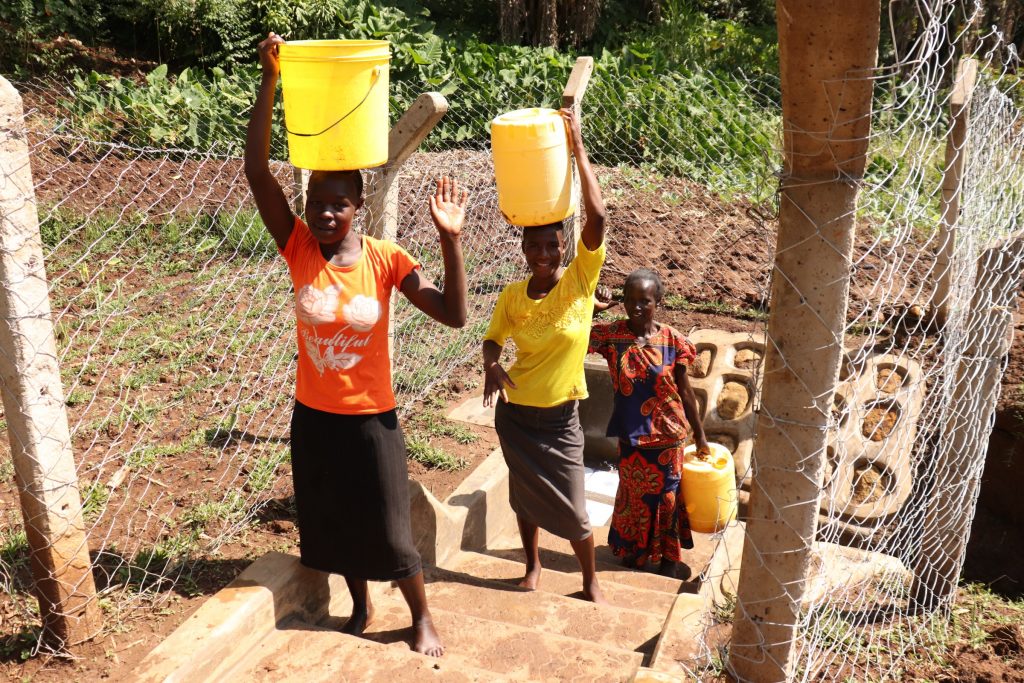 The Water Project : kenya21058-0-happy-customers