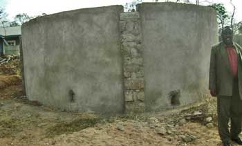 Water tank construction in Nzatani for The Water Project.